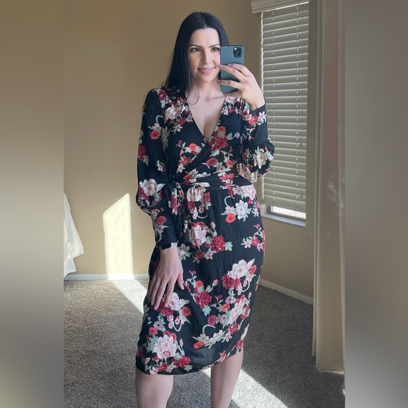 Chelsea & Violet Floral Midi Wrap Surplice Dress - Picture 11 of 12